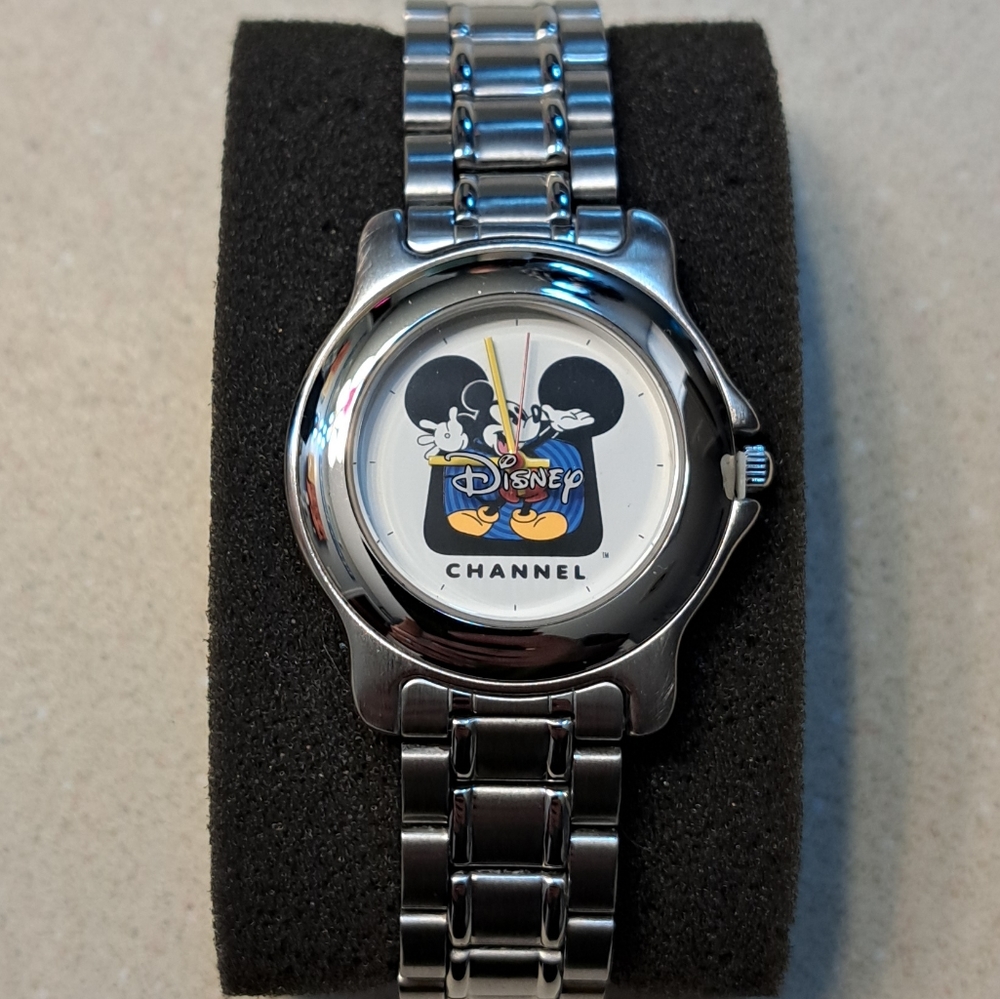 Vintage Disney Mickey Mouse watch 80s 90s collectibles memorabilia